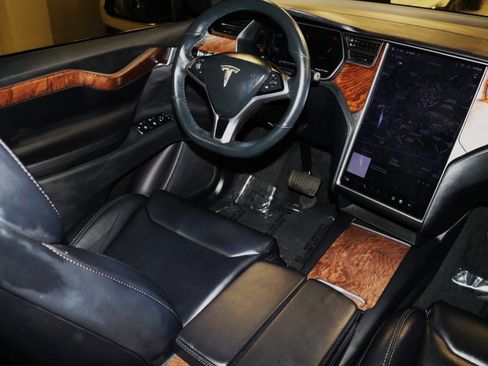 Used 2020 Tesla Model X image 20