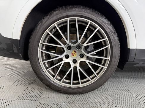 Certified 2022 Porsche Cayenne Platinum Edition AWD/4WD image 12