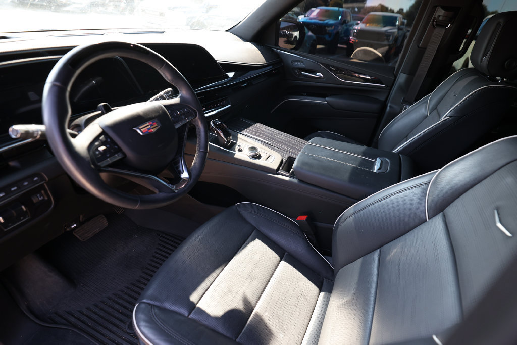 Used 2023 Cadillac Escalade Sport w/ LPO, ONYX Package AWD/4WD image 9