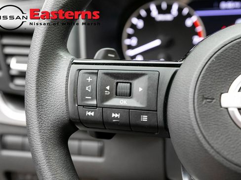 Used 2023 Nissan Rogue SV AWD/4WD image 16