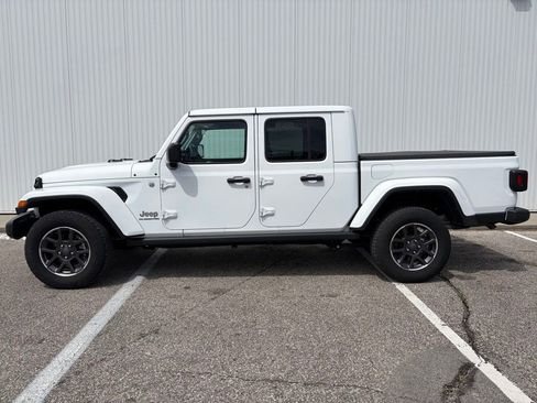 Used 2022 Jeep Gladiator Overland w/ Cold Weather Group AWD/4WD image 2