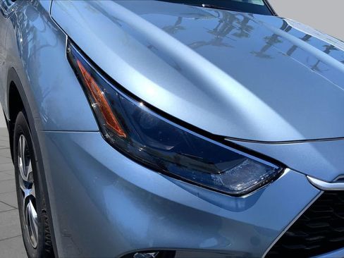 Used 2022 Toyota Highlander XLE FWD image 27