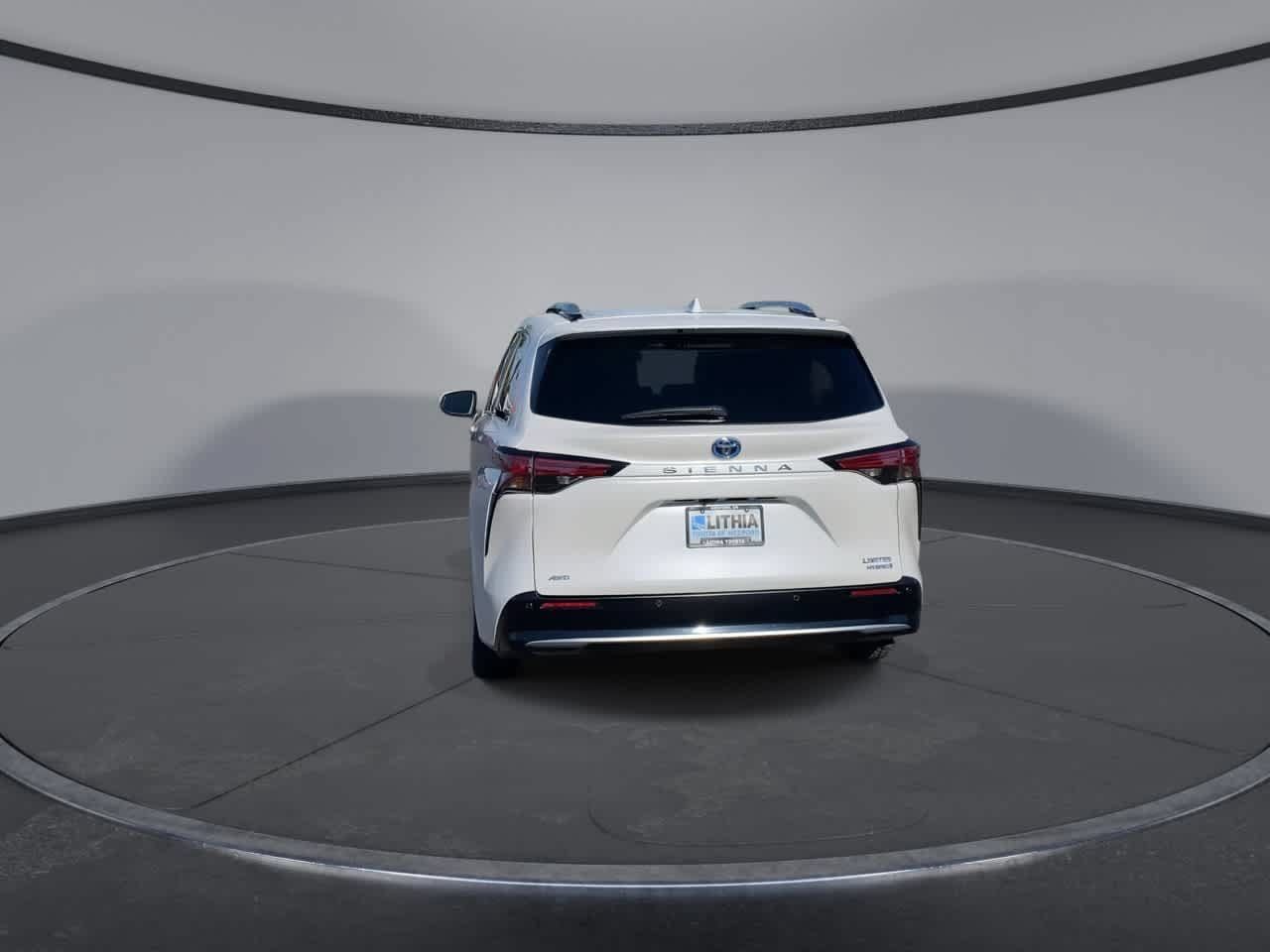 Certified 2024 Toyota Sienna Limited AWD/4WD image 8