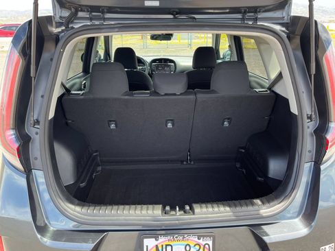 Used 2025 Kia Soul LX w/ LX Technology Package FWD image 25