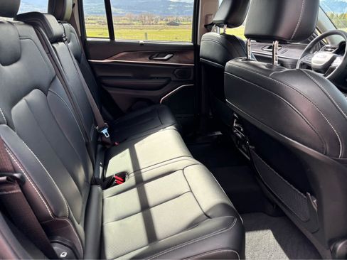 New 2023 Jeep Grand Cherokee Limited w/ Luxury Tech Group II image 33