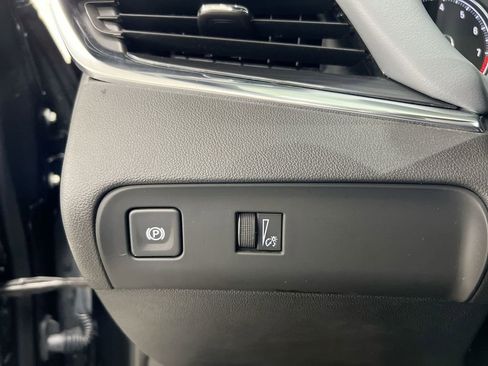 Used 2023 Buick Enclave Essence image 18