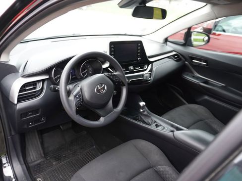Used 2020 Toyota C-HR LE image 3