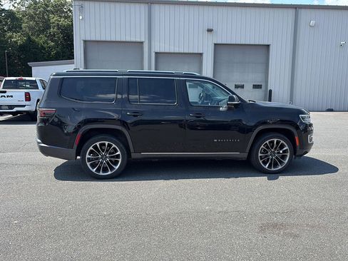 Used 2022 Jeep Wagoneer Series III w/ Premium Group I AWD/4WD image 9