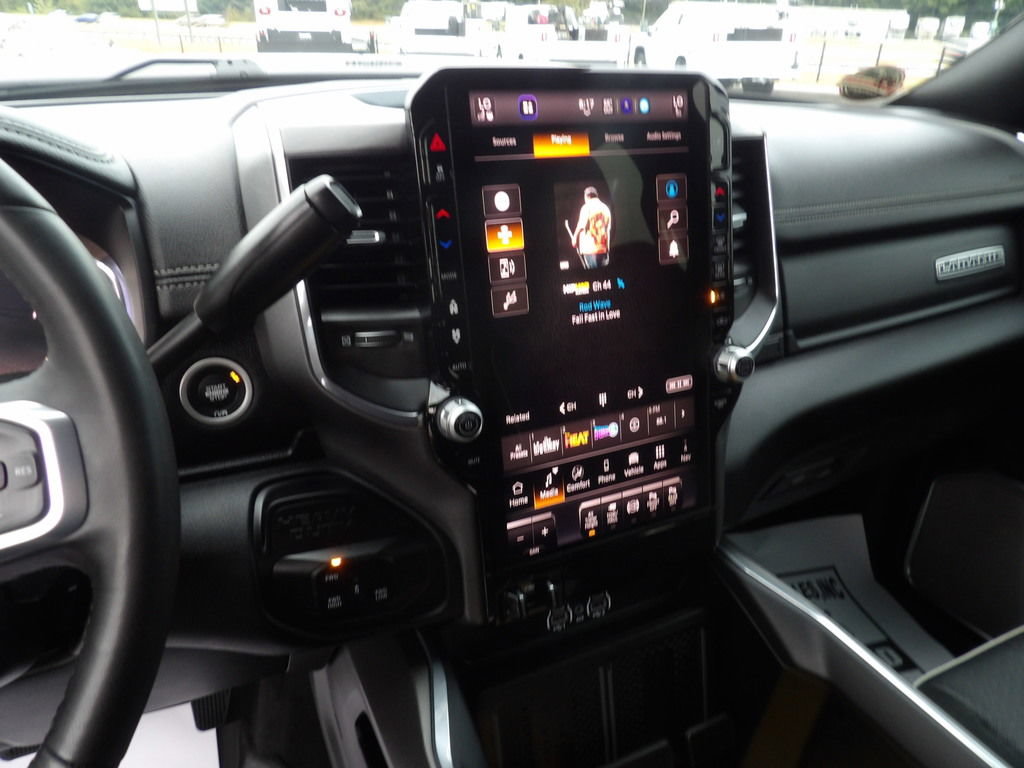 Used 2025 RAM 3500 Laramie AWD/4WD image 23