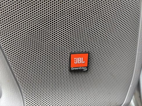 Used 2017 Toyota Highlander Limited image 29