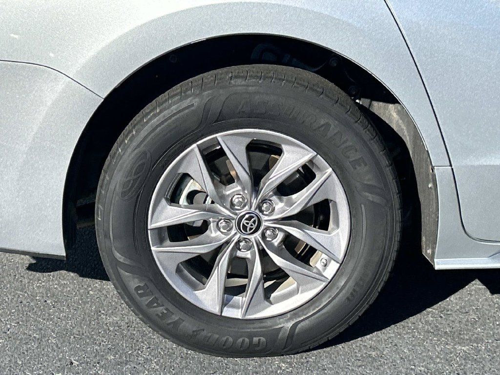 Used 2021 Toyota Sienna XLE FWD image 9