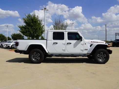 Certified 2025 Jeep Gladiator Mojave AWD/4WD image 10