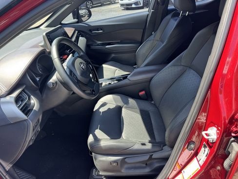 Used 2019 Toyota C-HR Limited image 9