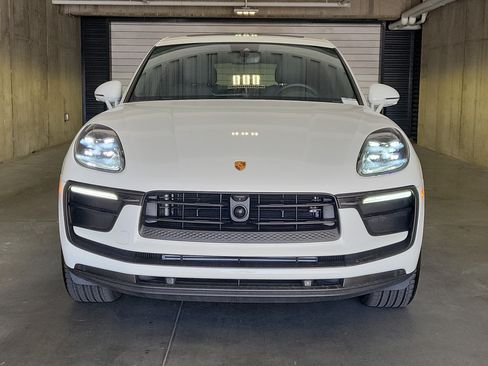 Certified 2026 Porsche Macan AWD/4WD image 11