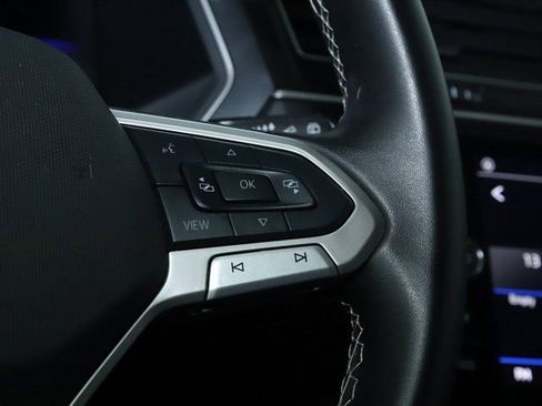 Used 2024 Volkswagen Tiguan SE image 25