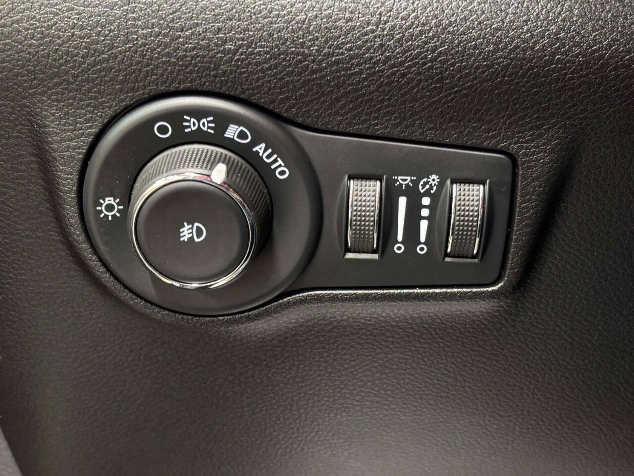 Used 2022 Jeep Compass Limited AWD/4WD image 28