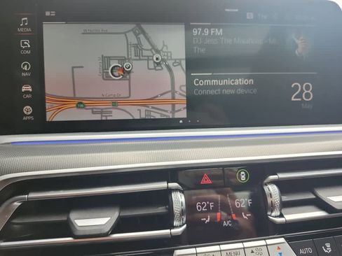 Used 2022 BMW X6 xDrive40i w/ Executive Package AWD/4WD image 16