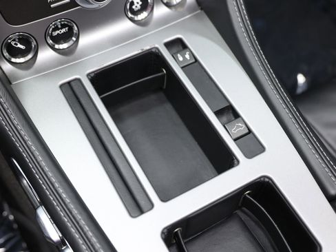 Used 2015 Aston Martin DB9 Volante RWD image 40