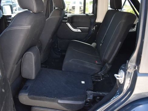 Used 2018 Jeep Wrangler Unlimited Sahara w/ Connectivity Group AWD/4WD image 22