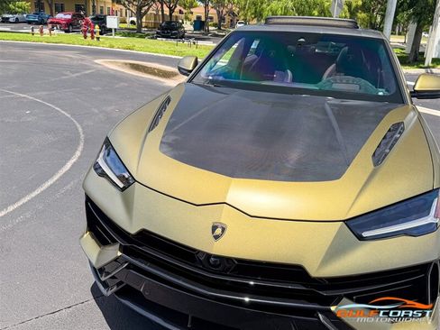 Used 2024 Lamborghini Urus Performante AWD/4WD image 4