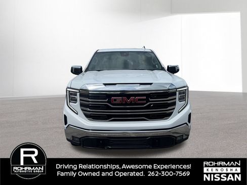 Used 2025 GMC Sierra 1500 SLT AWD/4WD image 11