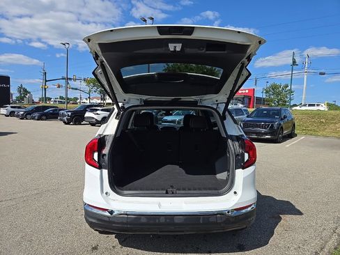 Used 2024 GMC Terrain SLT AWD/4WD image 32