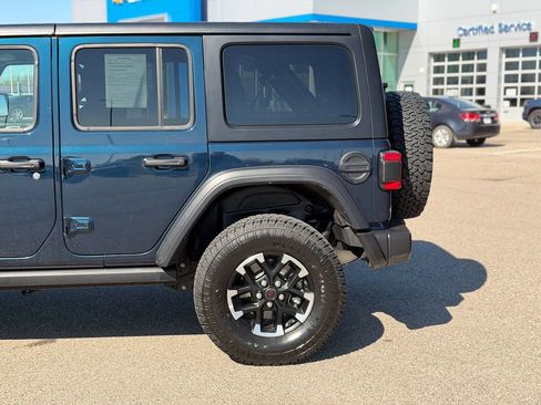 Used 2025 Jeep Wrangler Unlimited Rubicon AWD/4WD image 12