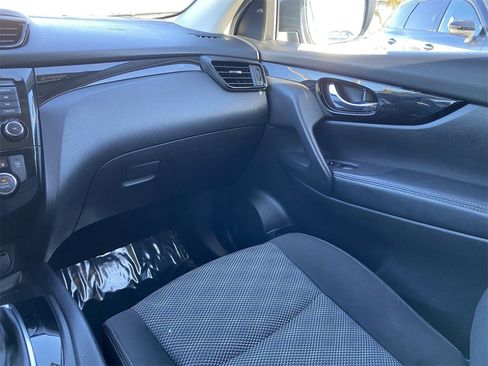 Certified 2019 Nissan Rogue Sport SV image 16