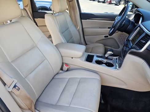 Used 2017 Jeep Grand Cherokee Limited w/ Luxury Group II image 10