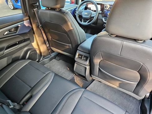 Used 2025 Chevrolet Equinox EV LT FWD image 17