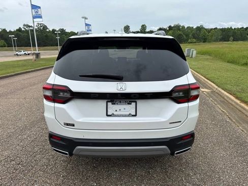 Used 2023 Honda Pilot Touring image 7