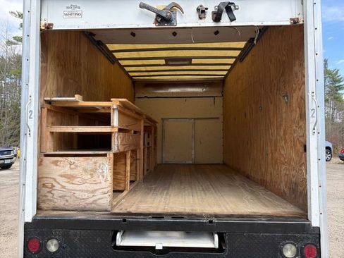 Used 2017 Chevrolet Express 3500 RWD image 17