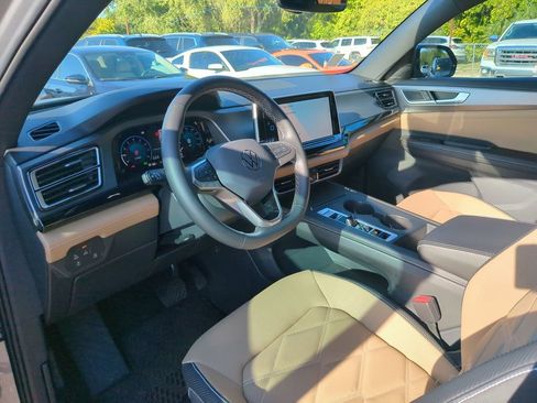 Certified 2025 Volkswagen Atlas Cross Sport SE AWD/4WD image 8