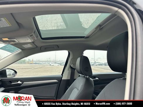 Used 2025 Volkswagen Jetta SE w/ Sunroof Package FWD image 20