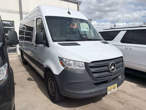 Used 2025 Mercedes-Benz Sprinter 2500 image 2