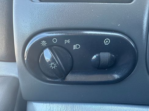 Used 2004 Ford Excursion XLT AWD/4WD image 21