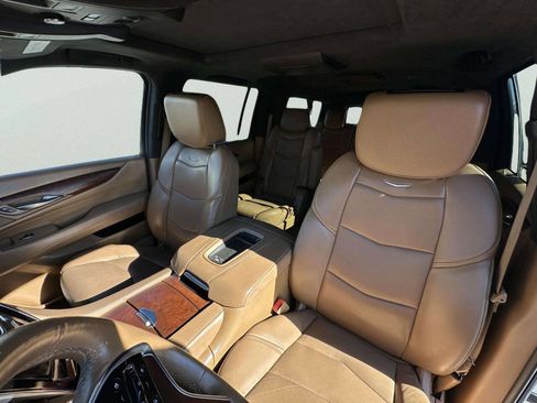 Used 2017 Cadillac Escalade ESV Platinum image 23