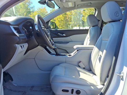 Used 2019 GMC Acadia SLT w/ LPO, Floor Liner Package image 17