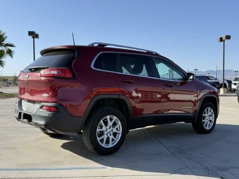 Used 2017 Jeep Cherokee Latitude w/ Comfort/Convenience Group image 4