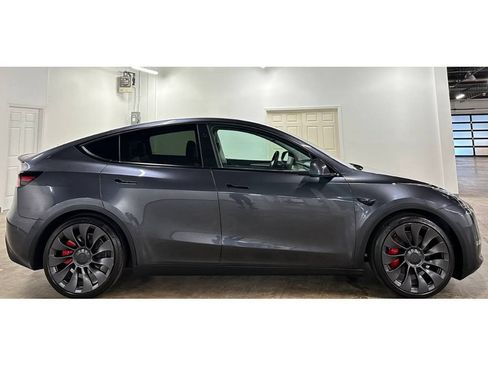Used 2025 Tesla Model Y Performance AWD/4WD image 9
