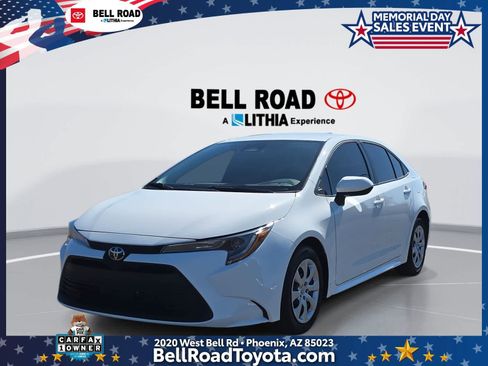 Certified 2025 Toyota Corolla LE FWD image 1