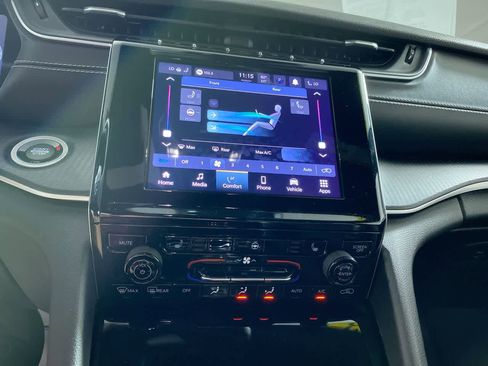 Used 2023 Jeep Grand Cherokee L Laredo image 26