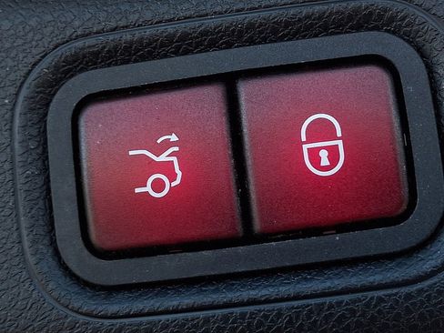 Used 2017 Mercedes-Benz E 300 4MATIC image 30