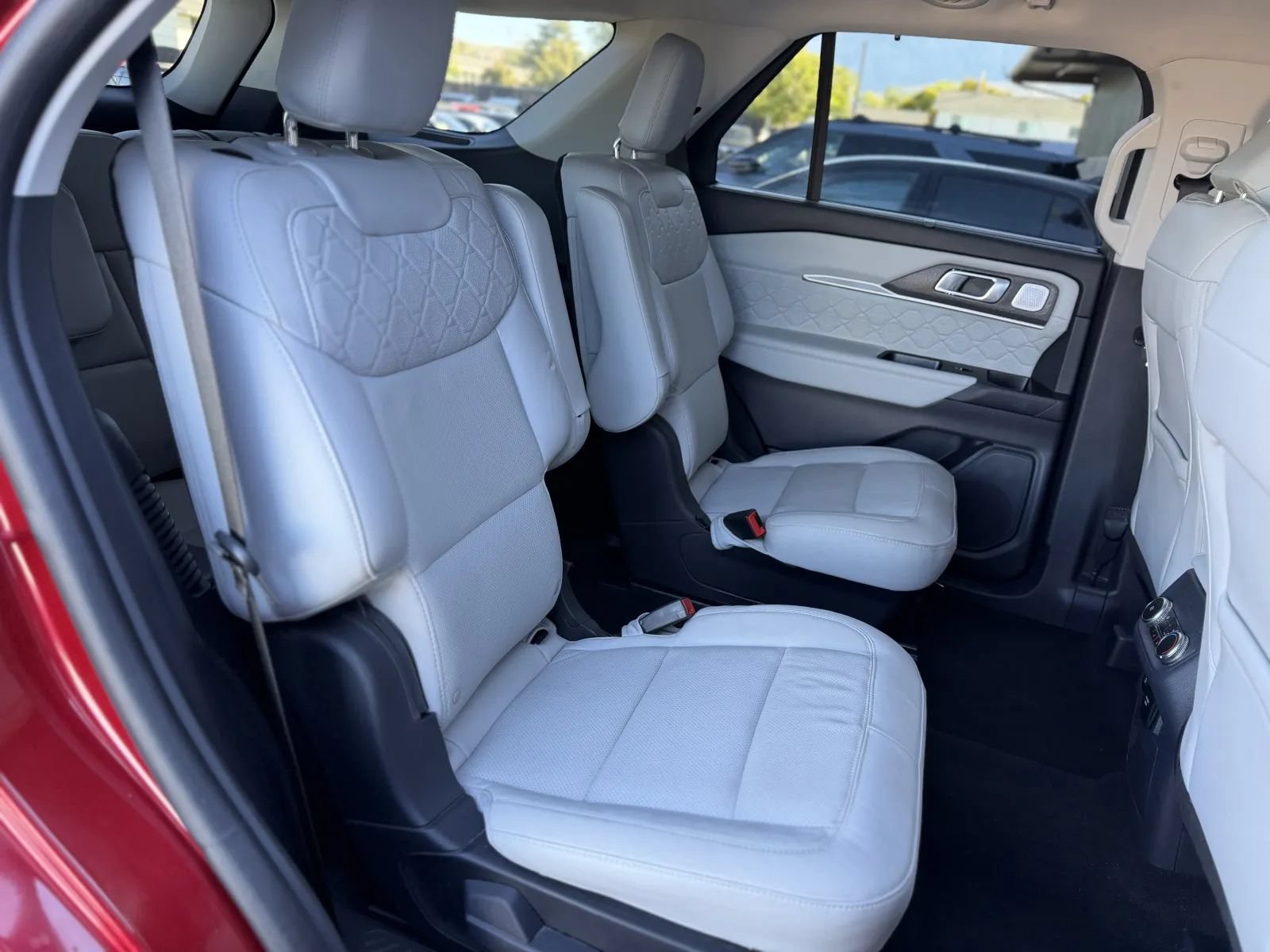 Used 2025 Ford Explorer Platinum w/ LUX Leather Package AWD/4WD image 35