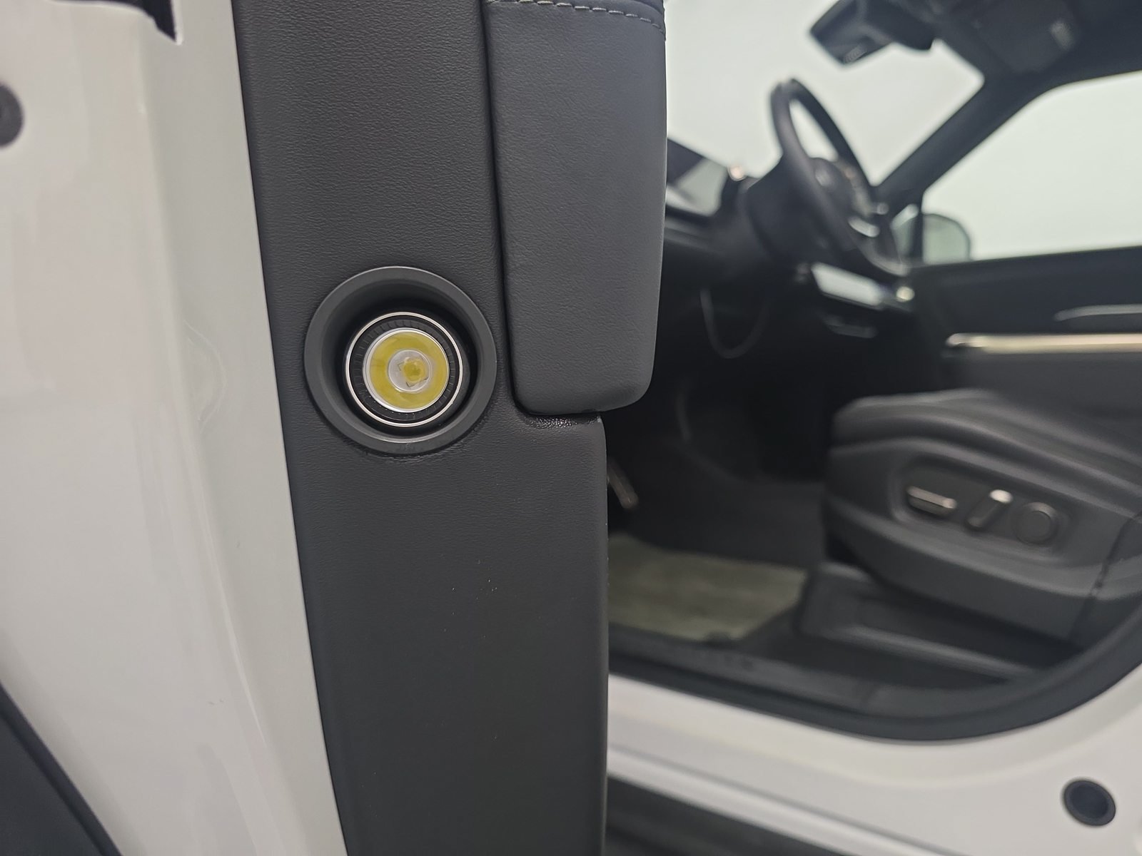 Used 2024 Rivian R1T Adventure Dual AWD/4WD image 30