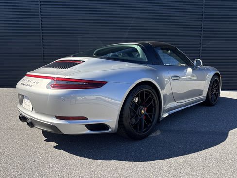 Certified 2019 Porsche 911 image 10