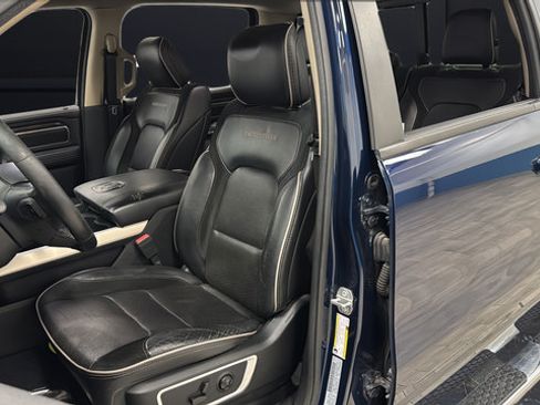 Used 2019 RAM 1500 Laramie AWD/4WD image 9