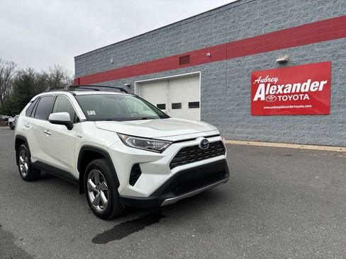 Used 2020 Toyota RAV4 Limited image 1