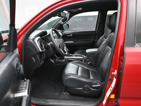 Used 2019 Toyota Tacoma Limited AWD/4WD image 9