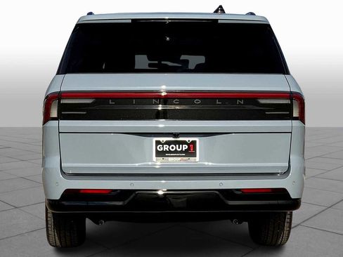 New 2025 Lincoln Navigator L Reserve w/ Jet Appearance Package image 4